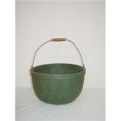 PAINTED APPLE BASKET W/ SWING HANDLE IN GREEN PAINT