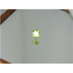 GEMSTONE - PERIDOT - ROUND FACETED - 3.9 X 2.5mm