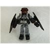 Image 1 : MINI FIGURE - BLACK - WITH POWER PACK & WINGS ON ARMS