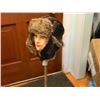 Image 3 : FROM ESTATE - WINTER HAT WITH FUR - HUDSON NORTH & SCARF