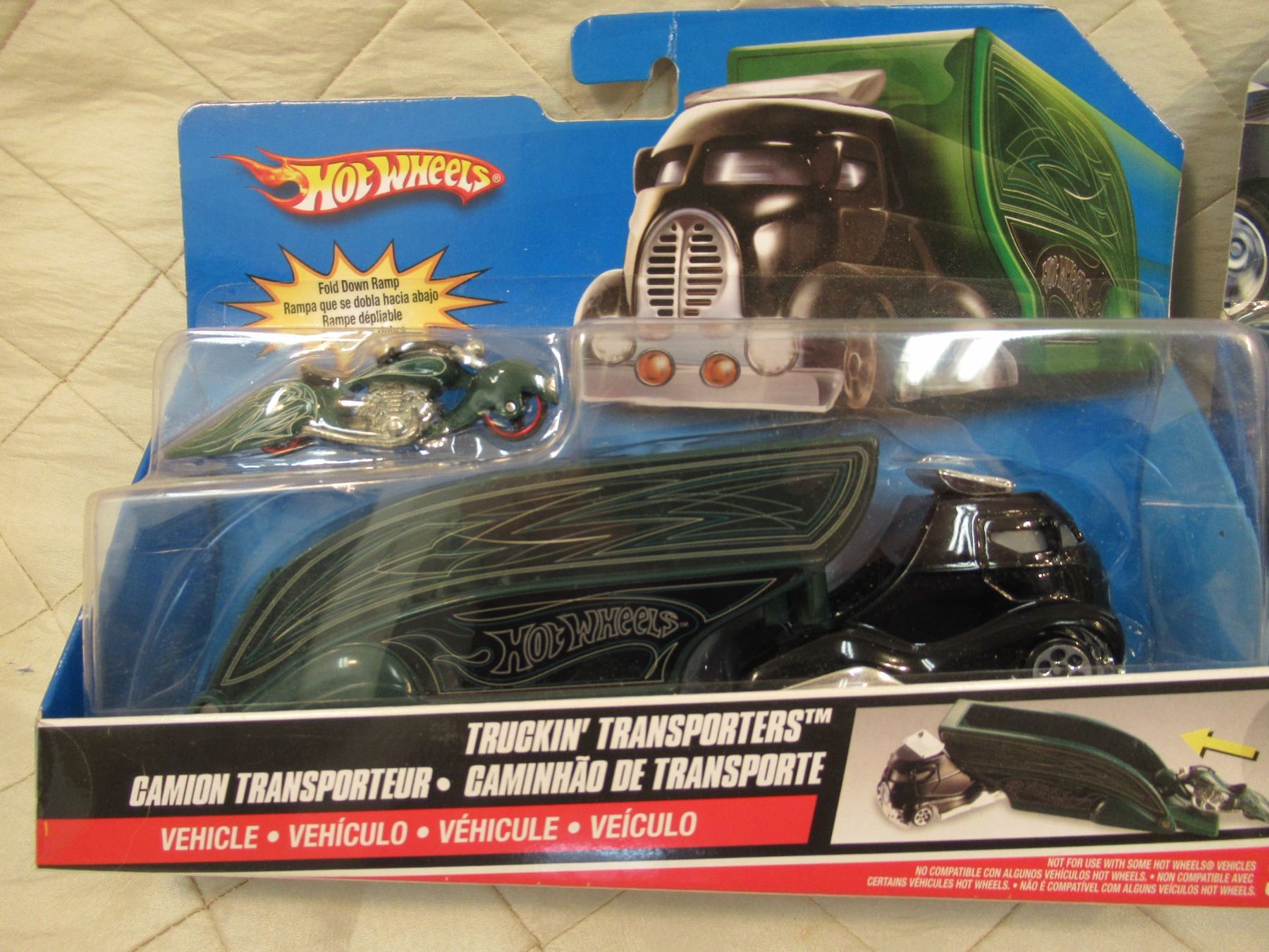 2 Hot Wheels Truckin' Transporters