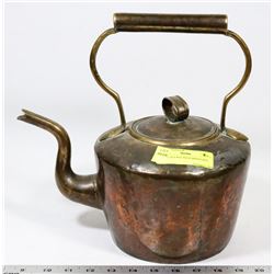 ANICK TEA POT WITH MINIATURES