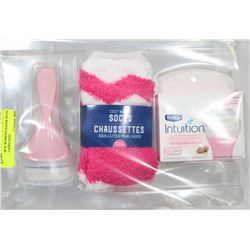 PINK SCHICK WOMEN'S RAZOR WITH EXTRA BLADES AND