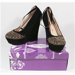 FOREVER BLACK LADY'S SIZE 7  SHOES STYLE