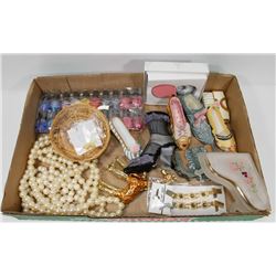 FLAT WITH  BEJEWELED GIRAFFE