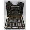 Image 1 : SOCKET SET.
