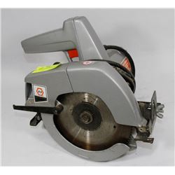 BLACK & DECKER CIRCULAR SAW.
