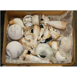BOX OF ASSORTED DECORATIONS