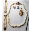 Image 1 : 18)  GOLD TONE, CLEAR CRYSTAL & PEARL