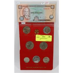 LOT OF ASSORTED WORLD CURRENCY