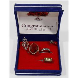 JEWELRY BOX WITH 5 RINGS