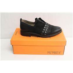 MIZ MOOZ NYC SZ 9 BLACK THEO LEATHER LOAFER