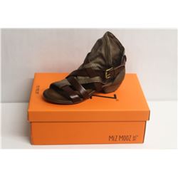 MIZ MOOZ NYC SZ 8.5 STONE CASSIDY LEATHER