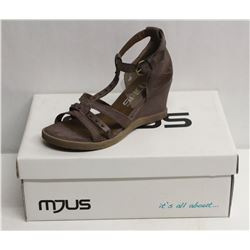 MJUS SZ 8.5 MALVA OPEN TOE WEDGE SANDALS