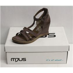MJUS SZ 8.5 MALVA OPEN TOE WEDGE SANDALS