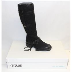 MJUS SZ 7.5 NERO KNEE HIGH HEELED BOOT