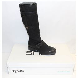 MJUS SZ 7.5 NERO KNEE HIGH HEELED BOOT