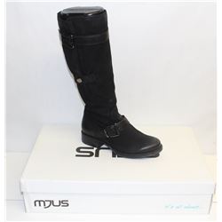 MJUS SZ 8.5 NERO KNEE HIGH HEELED BOOT