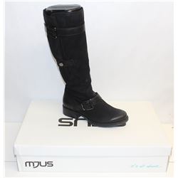 MJUS SZ 9.5 NERO KNEE HIGH HEELED BOOT