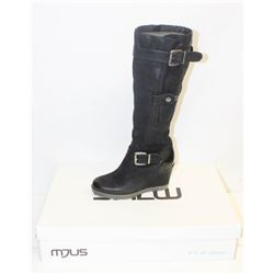 MJUS SZ 7.5 NERO WEDGE BOOTS