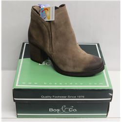 BOS. & CO. SZ 10 TAUPE BELFIELD HEELED ANKLE BOOT