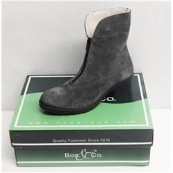 BOS. & CO. SZ 8.5 GREY BELLIN HEELED ANKLE BOOTS