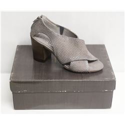 FELMINI SZ 8.5 WAX + INTAGLIO CINZA MID HEEL OPEN