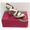 Image 1 : CHANII B SZ 9 IVORY GOLD JE FAIT HEELS