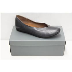YUKO IMANISHI SZ 7.5 BLUE FLAT HEEL