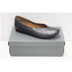 YUKO IMANISHI SZ 8.5 BLUE FLAT HEEL