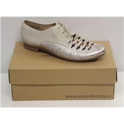 UNITY IN DIVERSITY SZ 9.5 OFF WHITE PARTITA