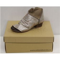 UNITY IN DIVERSITY SZ 6 SLIVER SAGE LOW HEEL