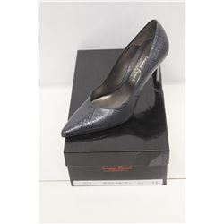 LAURA FERRI SZ 7 GREY PUMPS