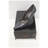 Image 1 : LAURA FERRI SZ 7 GREY PUMPS
