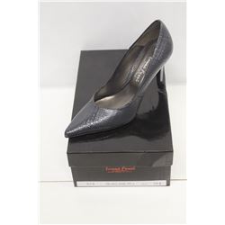 LAURA FERRI SZ 8 GREY PUMPS