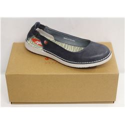 SOFTINOS SZ 6.5 WASHED LIGHT NAVY FLATS