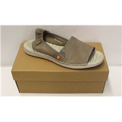 SOFTINOS SZ 9  WASHED TAUPE SANDALS