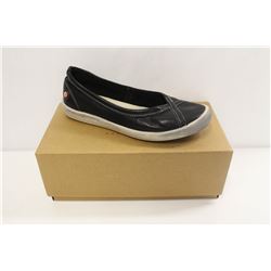 SOFTINOS SZ 9 ILMA SMOOTH BLACK SLIP ONS
