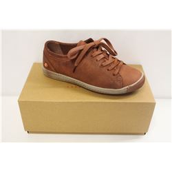 SOFTINOS SZ 6 ISLA WASHED BRICK LOW TOP SNEAKERS