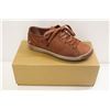 Image 1 : SOFTINOS SZ 6 ISLA WASHED BRICK LOW TOP SNEAKERS