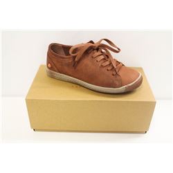 SOFTINOS SZ 7.5 ISLA WASHED BRICK LOW TOP SNEAKERS