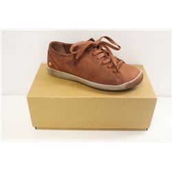 SOFTINOS SZ 9.5 ISLA WASHED BRICK LOW TOP SNEAKERS