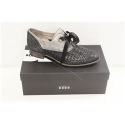 DKODE SZ 8.5 BLACK/ STONE METAL ALYA SHOES