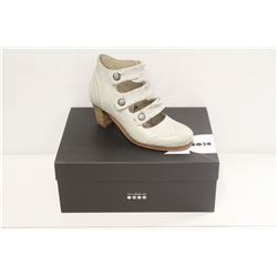 DKODE SZ 8.5 TAUPE VIVI MID HEEL ANKLE BOOTS