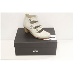 DKODE SZ 9 TAUPE VIVI MID HEEL ANKLE BOOTS