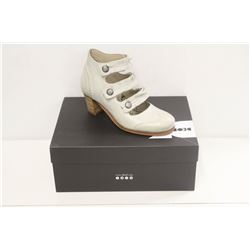 DKODE SZ 9.5 TAUPE VIVI MID HEEL ANKLE BOOTS