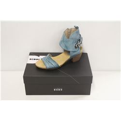 DKODE SZ 6.5 JEAN FIFI MID HEEL SANDALS