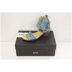 DKODE SZ 8.5 JEAN FIFI MID HEEL SANDALS