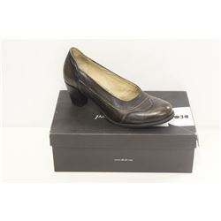 DKODE SZ 9 BLACK VALDIS MID HEEL COURT SHOES