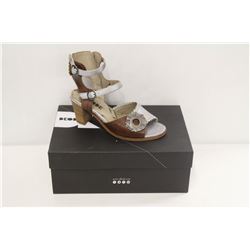 DKODE SZ 6.5 BRONZE METAL VALDA MID HEEL SANDALS